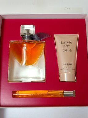 Lancome - LA VIE EST BELLE / Eau De Parfum 50 ml & 10 ml + Body Lotion 50 ml.